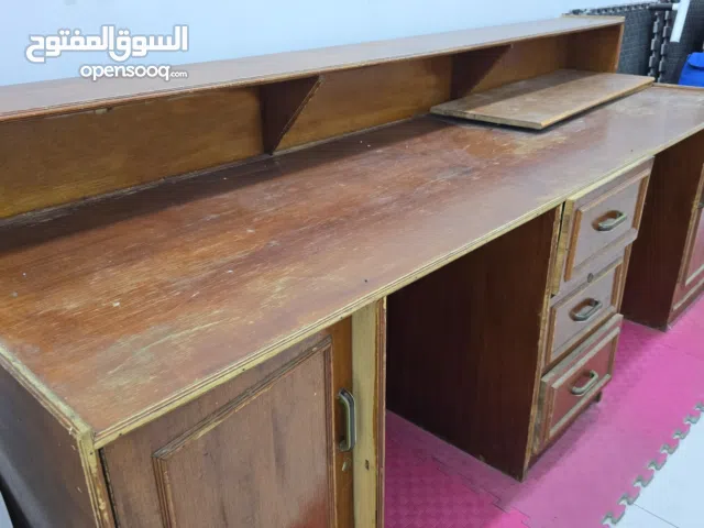 مجانا طاولة استقبال خشبية -Free wooden reception table