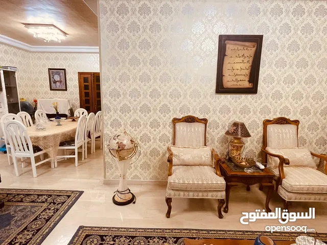 196 m2 3 Bedrooms Apartments for Sale in Amman Al Rawabi
