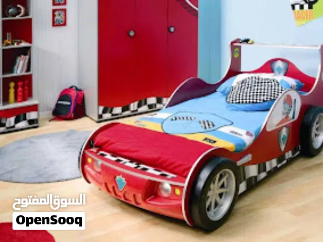 سرير على شكل سيارة سباق للاطفال.. بحاله ممتازه