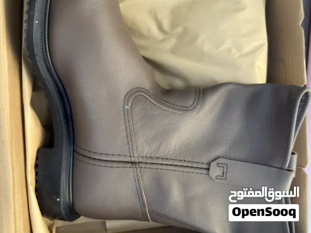 حذاء سيفتي الغني عن التعريف من شركة RED WING