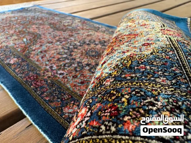 سجادة حرير إيرانية فاخرة – تصميم أنيق