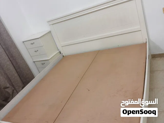 سرير نفرين لون ابيض