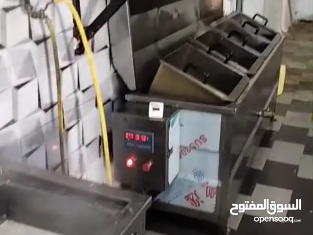 مصنع بطاطا مفرزه ، ماكنات جديده للتصنيع ، مصنع نصف آلي ، شامل عده مطاعم شيبسرات كبيره للقلي والسلق