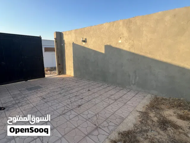 استراحة للبيع في القويعة بجانب قرية اتش تي 3