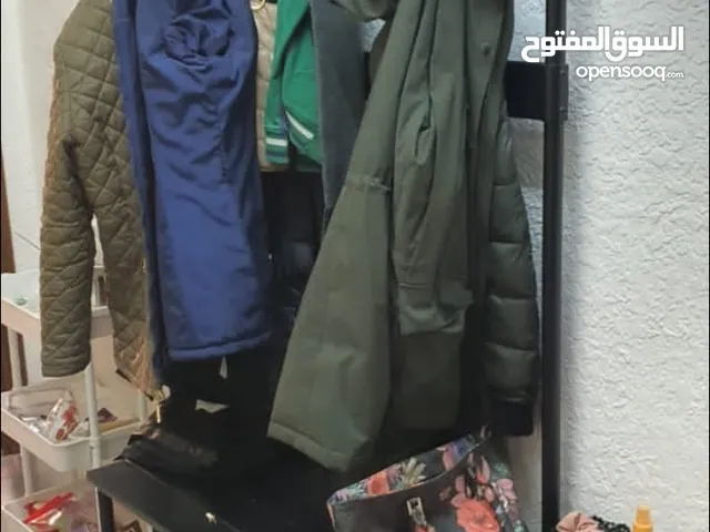 علاقة ورفوف آيكيا للبيع