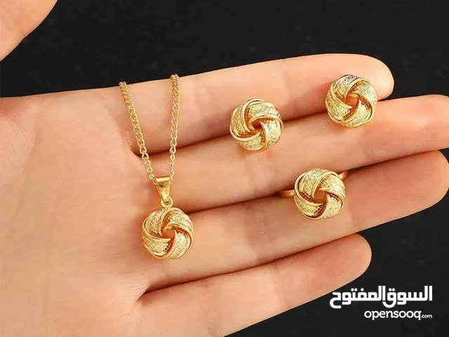 طقم نسائي 3 قطع سلسلة خراص وخاتم