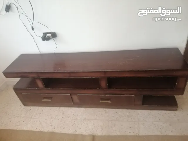 طاولة تلفزيون