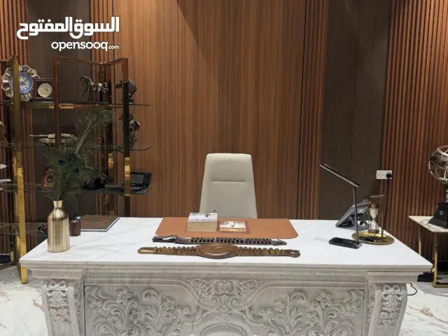 طاولة بالرخام ايطالي فاخر مقاس 200 في 90 سنتي و ارتفاع استاندار Table