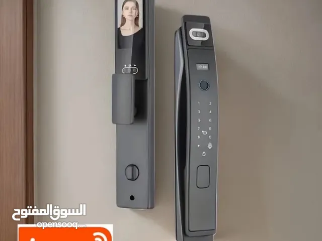 قفل باب مع شاشة افضل نوعية يعمل على البصمة والتعرف على الوجة ويعمل على الكرت والرقم السري والمفتاح