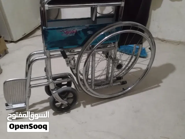 كرسي متحرك للبيع لعدم الحاجه
