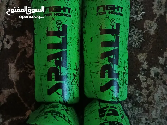 Shin gaurd size Large and in good condition