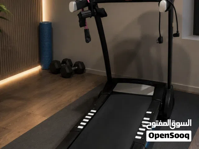 جهاز مشي رياضي بحالة ممتازة للبيع بسعر 170.000 ريال عماني. ريال عماني، استخدام قليل جدًا.