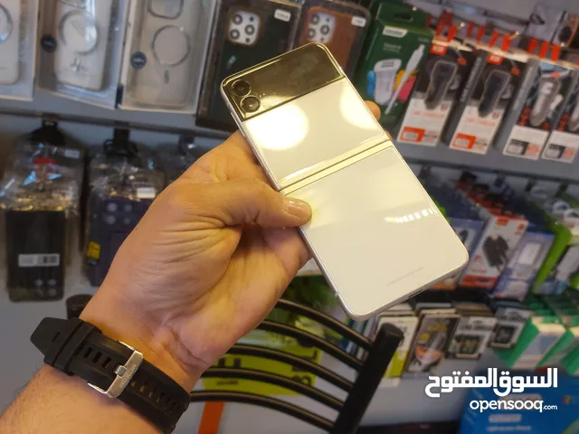 محل موبايلات في اجمل موقع في وسط البلد شارع الملك طلال
