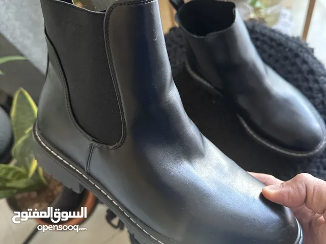 Black With Heels in Amman