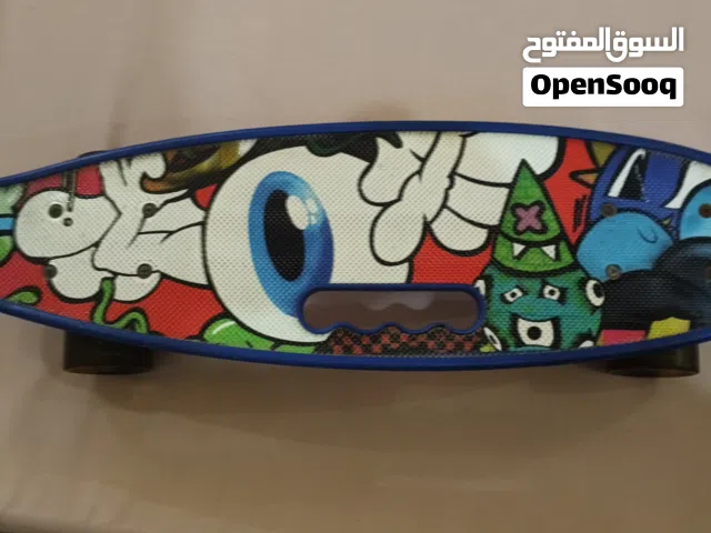 سكيت بورد مستعمل بحالة الوكالة مستعمل لمدة أسبوع فقط السكيت لأطفال وبتحمل أوزان وبنعمل فيه حركات