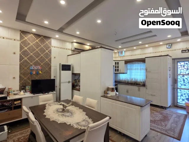 بيت بناء حديث للبيع