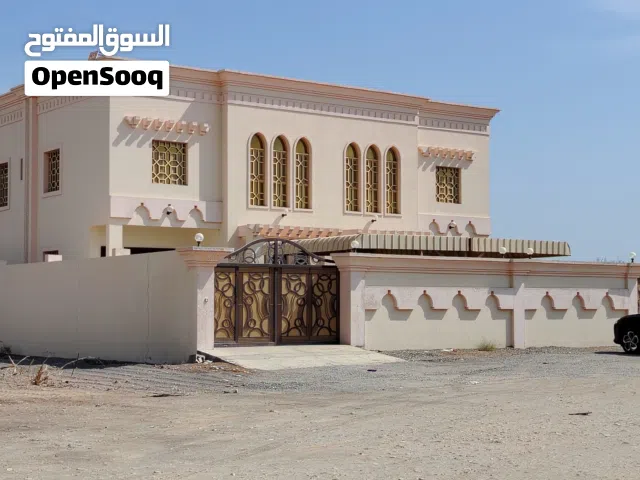 250 m2 5 Bedrooms Villa for Rent in Al Batinah Sohar