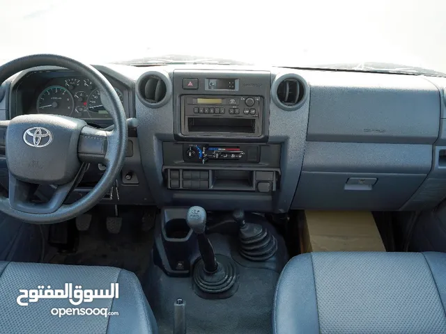 Land Cruiser Double Cabin LC 79 4.2 Diesel Basic Manual Transmission
