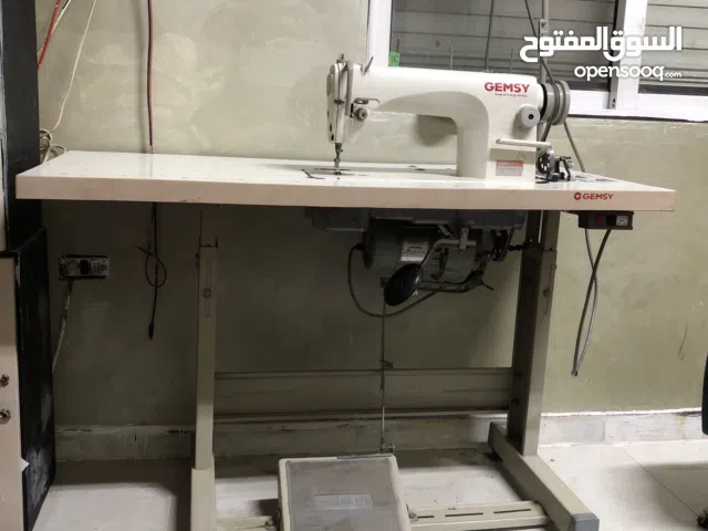 ماكينة خياطة
