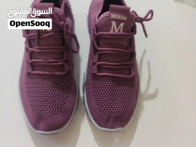 حذاء رياضي نسائي رجالي