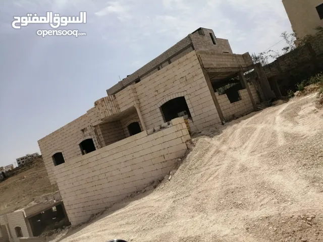 350 m2 5 Bedrooms Townhouse for Sale in Zarqa Dahiet Al Madena Al Monawwara