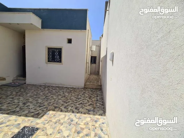 145 m2 4 Bedrooms Townhouse for Sale in Tripoli Ain Zara