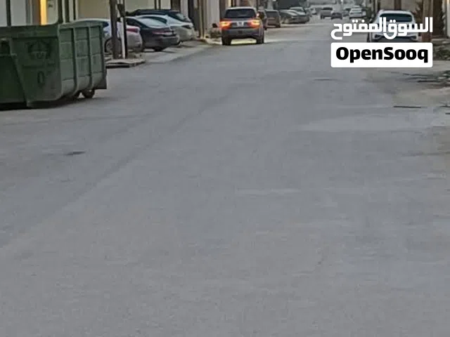 شقه ارضيه للبيع خلف  دار للشفاء شارع رئيسي عل قطران عل شارعين شارع تجاريه