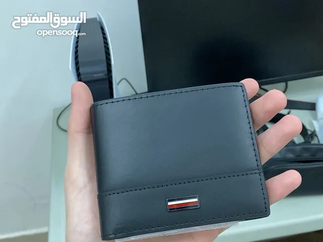 محفظة تومي أصلية جديدة مع جميع ملحقاتها من نوع ( Tommy Milfiger)