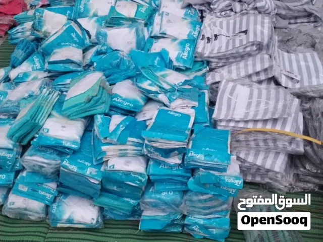 عندي كميات ملابس جديده للبيع في عدن ملابس داخليه أطفال وملابس نسائي وبناتي وولادي ورجالي وشراب وغيره