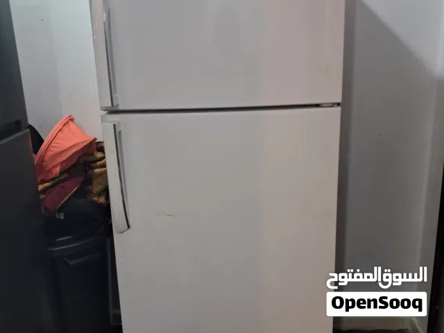 ثلاجه كبيرة ستعمل خفيف نضيف شغاله قابل للتفاوض بل معقول نظيف جدا