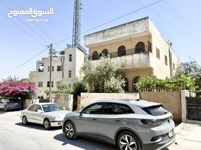 عمارة سكنية على ارض نصف دنم 511 متر مربع تتكون من ثلاث طوابق منطقة هادئة و قريب من شارع المطار
