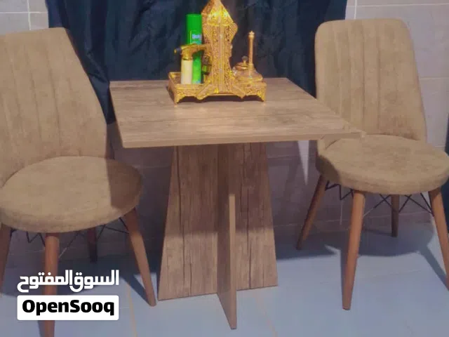 طاولة أكلة كرسيين + طاولة تلفزيون كامله استعمال خفيف