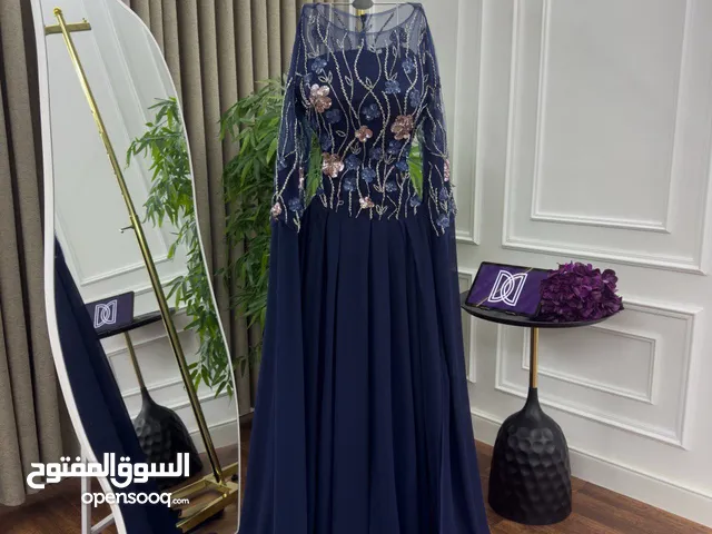 فستان سهرة بلون كحلي الملكي تميزي بحضورك الملكي ساحر فساتين MARLYNA