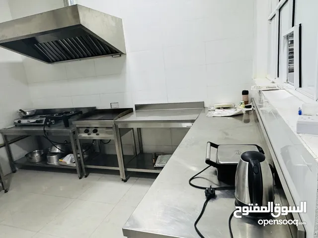 للبيع طاولات سنستيل ومدخنه وتوربين فقمة النظافة