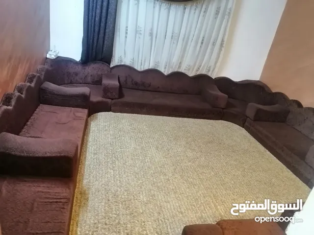فراش شبه مستعمل نظيف ومرتب استخدام بسيط