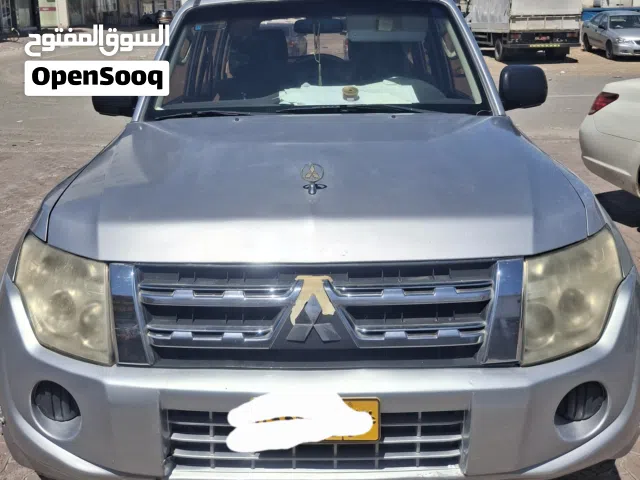 2014 ميتسوبيشي باجيرو Standard