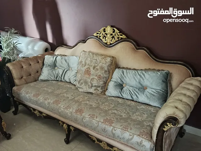 كنب كبير و وسط و مقعدين جلوس
