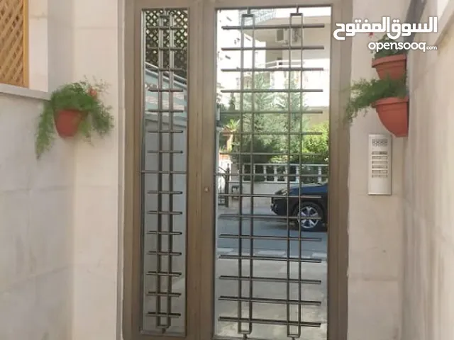 شقة مفروشة فاخرة للإيجار قرب كوزمو الدوار السابع    furniture  apartment for rent 7th circle Amman