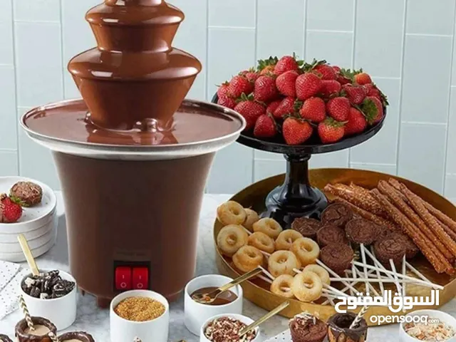 نافورة الشوكولاتة عيشوا تجربة لذيذة مع أطيب شوكولاتة تتدفق قدامكم، وغمّسوا اللي تحبونه واستمتعوا