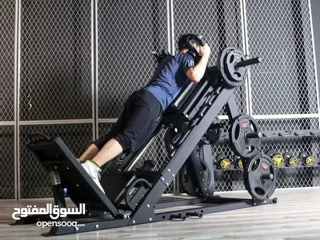 جهاز هاك سكوات .(Hack Squat Machine)