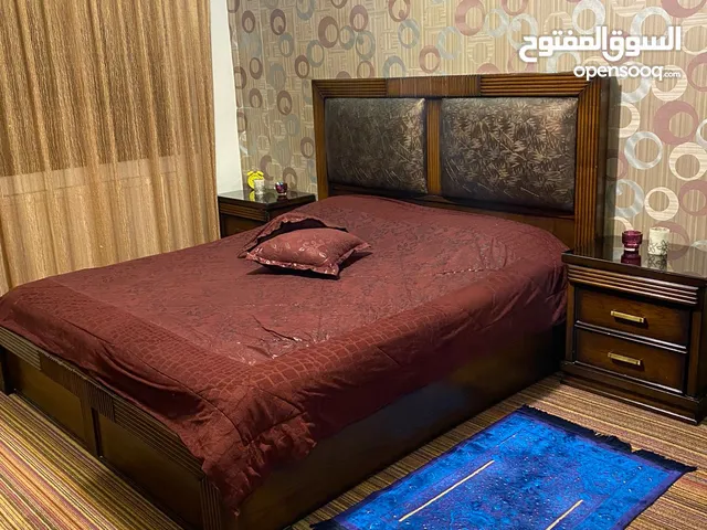 غرفة نوم ماستر خشب لاتيه وزان بحالة ممتازة للبيع