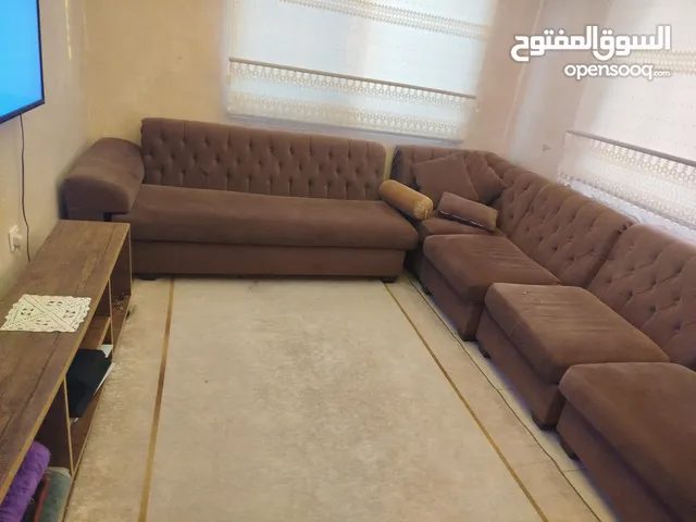 طقم كنب كورنر لون كابتشينو ضهر كبتونيه بحاجة لتنضيف فقط وارد السعودية استعمال 5 سنوات