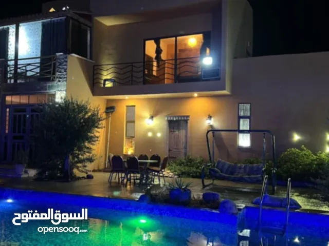 فيلا ومزرعة
