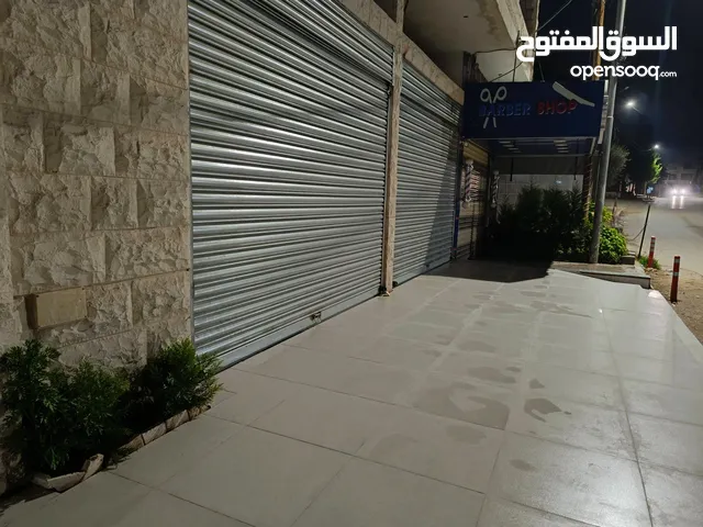 محل تجاري بمساحه 40 متر مربع مع مخزن بمساحه 20 متر مربع وساحه امامية للايجار