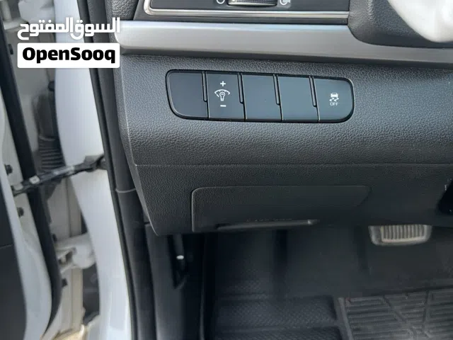 2018 هيونداي افانتي Standard