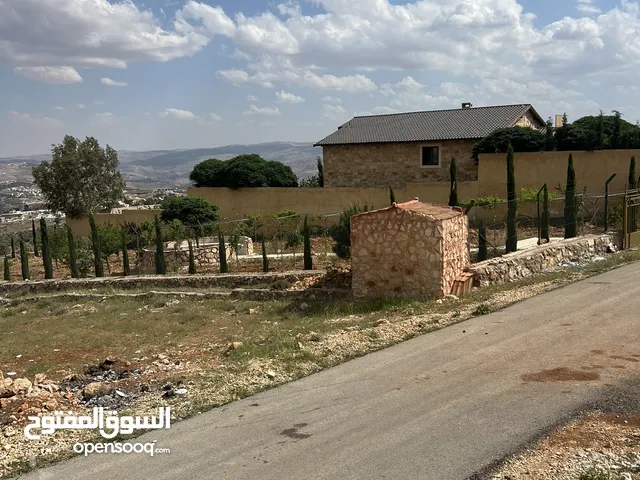 اجمل قطعة ارض للبيع في جرش زقريط فوق منتزه طلتنا غير 1100متر مفروز بقوشان مستقل اطلاله مميزه على جرش