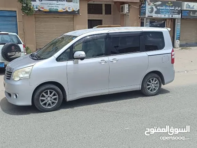 Toyota Voxy 2013 in Aden