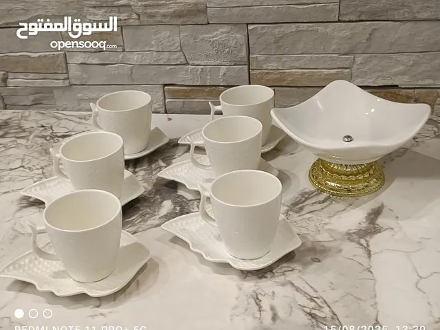 6 فناجين كابتشينو أبيض بمترد