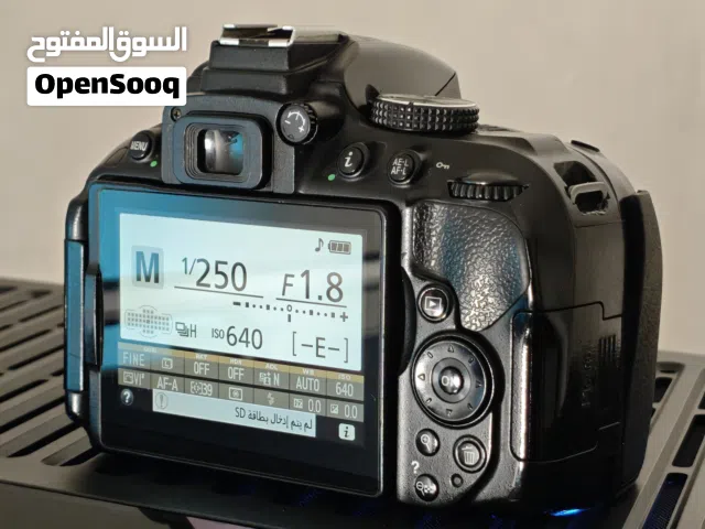 كاميرا Nikon D5300  وبيها مجال + ( عدسة 18-55 ) + ( عدسة 50mm 1.8 )