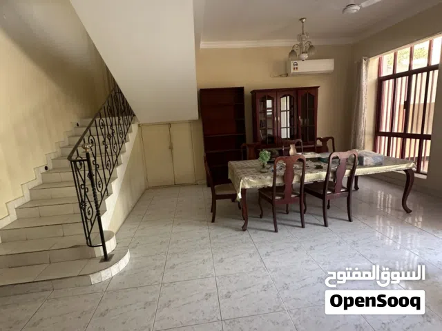 400 m2 4 Bedrooms Villa for Rent in Central Governorate Riffa